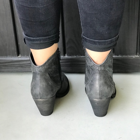 NIB Cowgirl Metallic Charcoal Western Booties - Picture 7 of 7